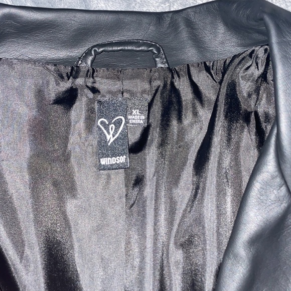 Leather jacket - Picture 3 of 4